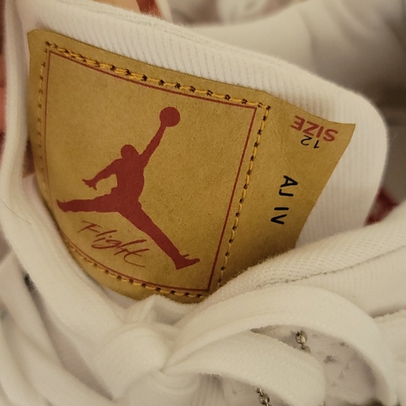 Air Jordan Nikes - Picture 14 of 16